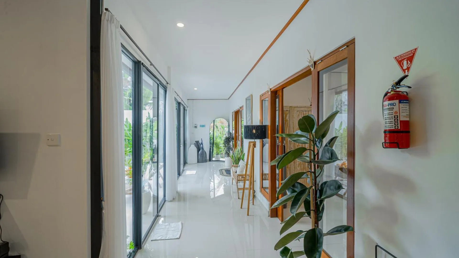 Villa Lemone Braban By Bali Villa Solutions 塞米亚克 0*,  印尼